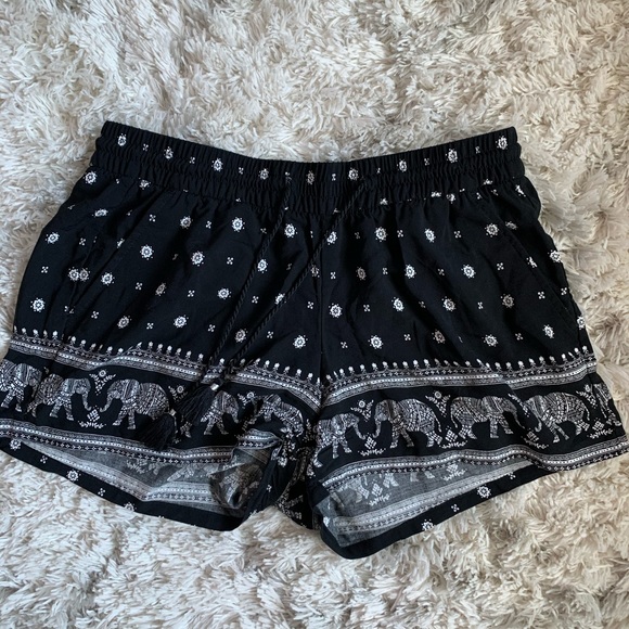 Printed shorts :) - Picture 2 of 2